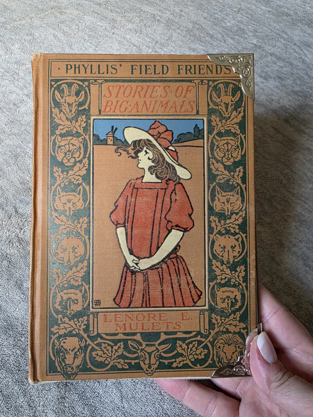 Vintage Decorative Hardback Book Style Clutch Accessory